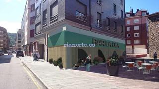 Local Comercial  N/a. Local comercial en esquina con terraza cerrada de unos 300 m2 en