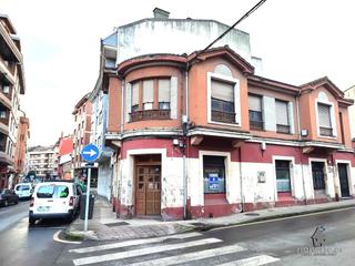 Casa  Calle domingo garcía regueral. Casa con barrestaurante , patio cerrado y almacén independiente.