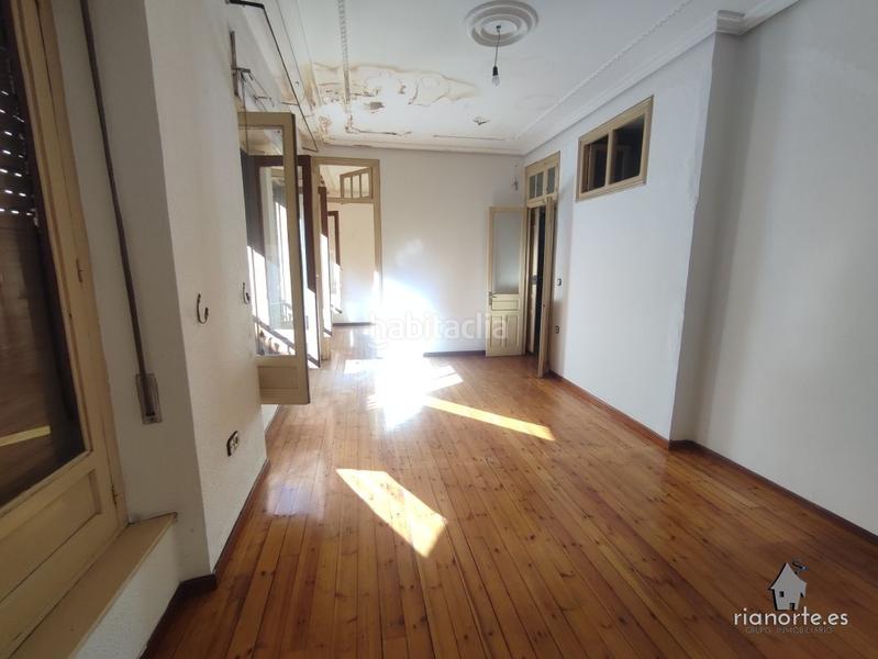 Foto 1b8caf9f-7176-4224-8ed3-c827d0217c96. Casa adossada a La Felguera Langreo