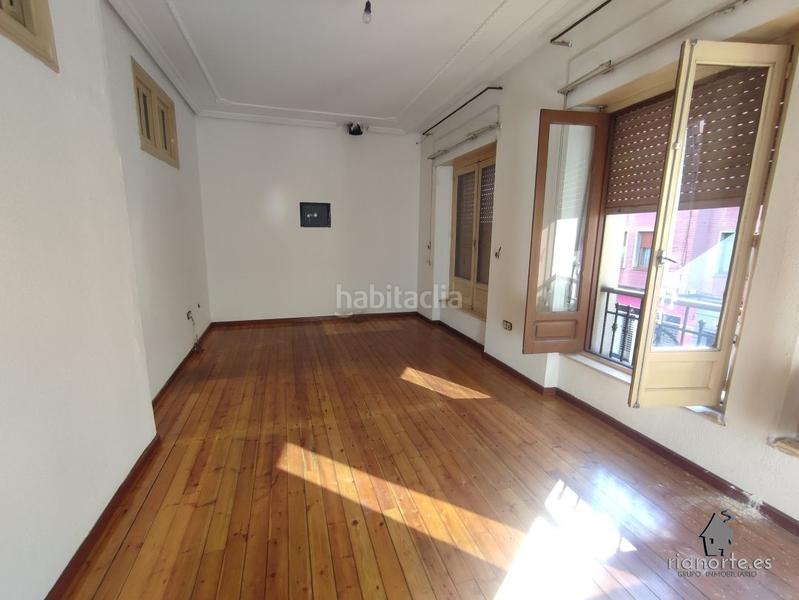 Foto 23f36c79-f3f2-48a1-8ea4-e21faae69e30. Casa adossada a La Felguera Langreo