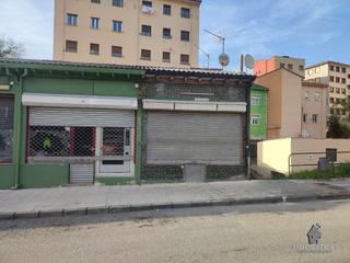 Lloguer Local Comercial a La Felguera. Se alquila tienda en pénjamo con almacén en planta sótano. ideal