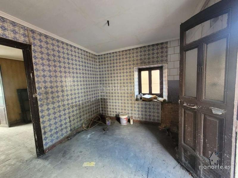 Foto 09f68ab2-20ee-4267-bf2f-a53f2a4281a7. Casa  de planta baja y piso con patio trasero, en la vega, pando, para reformar. infórmese !! en Langreo