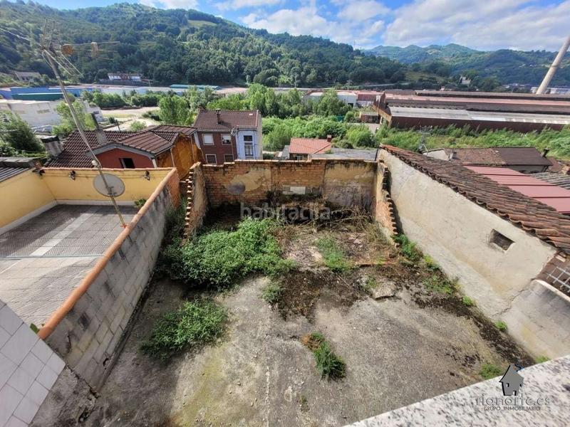 Foto 0f15ee5f-c7bc-4a4d-9e0b-35a0fabf822a. Casa  de planta baja y piso con patio trasero, en la vega, pando, para reformar. infórmese !! en Langreo