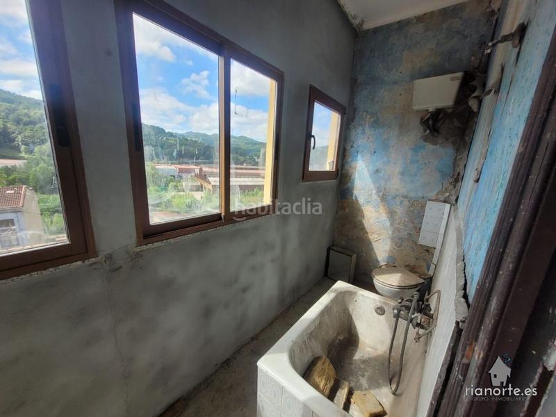 Foto 282d410b-5f93-4fb0-bf96-32c259a87071. Casa  de planta baja y piso con patio trasero, en la vega, pando, para reformar. infórmese !! en Langreo