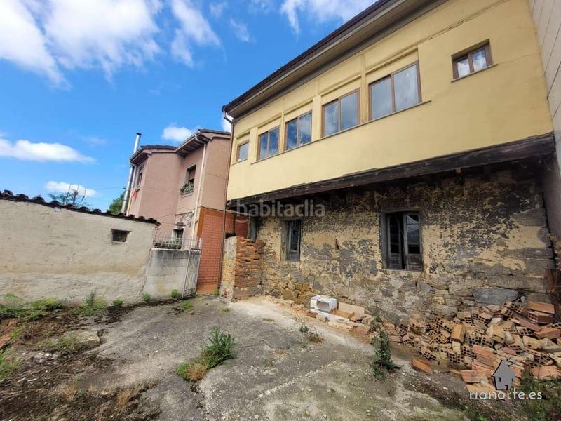 Foto 577b8984-c06c-4098-9b6b-31a9178e2775. Casa  de planta baja y piso con patio trasero, en la vega, pando, para reformar. infórmese !! en Langreo