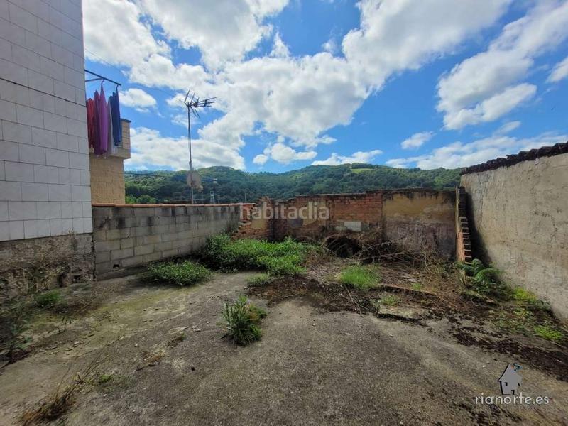 Foto 74db4658-e889-4e06-80ed-828cf5bfcafd. Casa  de planta baja y piso con patio trasero, en la vega, pando, para reformar. infórmese !! en Langreo