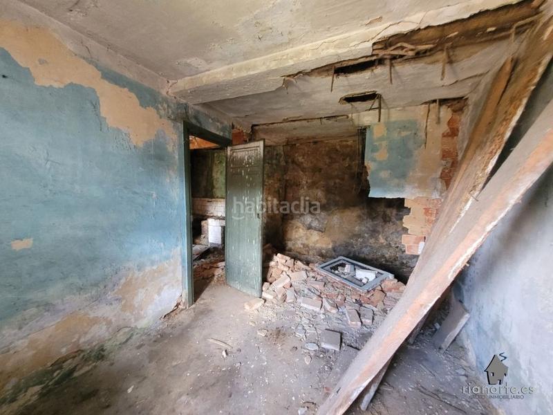 Foto 8d648e98-f307-4ee1-b131-181abc100164. Casa  de planta baja y piso con patio trasero, en la vega, pando, para reformar. infórmese !! en Langreo