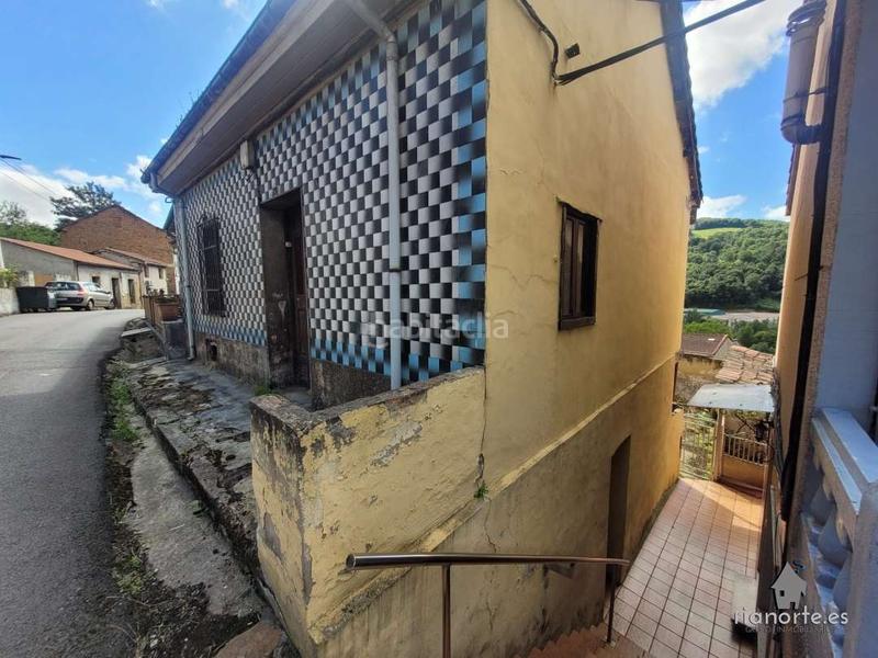 Foto a215d8df-de54-4cac-973d-1f88dff01d5a. Casa  de planta baja y piso con patio trasero, en la vega, pando, para reformar. infórmese !! en Langreo