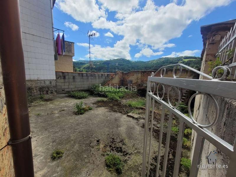 Foto aeada70d-d81f-4794-9bdf-8b1eaa54eca5. Casa  de planta baja y piso con patio trasero, en la vega, pando, para reformar. infórmese !! en Langreo
