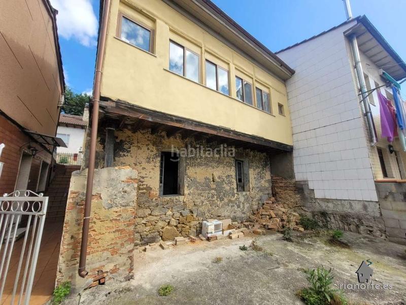 Foto d4fa51c9-142d-4645-8e34-b2b2422f20ad. Casa  de planta baja y piso con patio trasero, en la vega, pando, para reformar. infórmese !! en Langreo