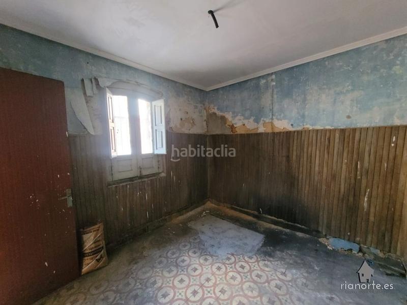 Foto efcdf786-7d67-4570-a5a7-002b64fdfcc8. Casa  de planta baja y piso con patio trasero, en la vega, pando, para reformar. infórmese !! en Langreo