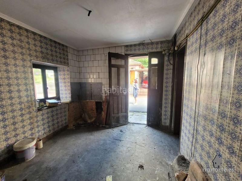 Foto f6cba372-ce6f-4dcd-8bad-cdf4b577f2ac. Casa  de planta baja y piso con patio trasero, en la vega, pando, para reformar. infórmese !! en Langreo