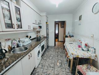 Pis  Plaza tras el canto. Piso de 3 dormitorios y un baño en ciaño en tras el canto .  par