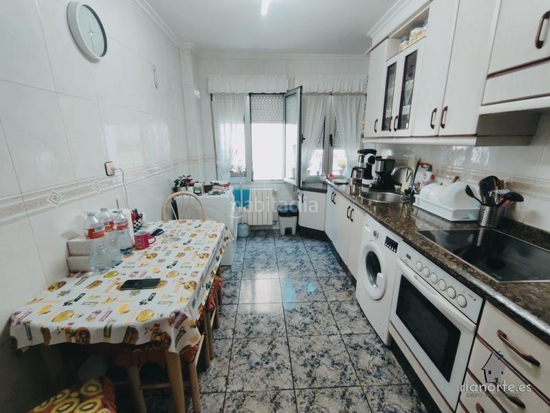 Foto 6b4a4555-e58b-4d3c-9864-f5e1c25b7b36. Piso  de 3 dormitorios y un baño en ciaño en tras el canto . para entrar a vivir !! en Langreo