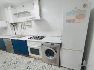 Location Appartement  Calle wenceslao gonzález. Piso de 2 dormitorios con ascensor y plaza de garaje.  infórmese