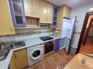 Location Appartement à Sama. Piso en alquiler, tercero sin ascensor, de dos dormitorios y bañ