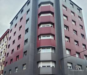 Appartement  Calle melquiades álvarez. Piso de tres dormitorios y dos baños en el centro de la felguera