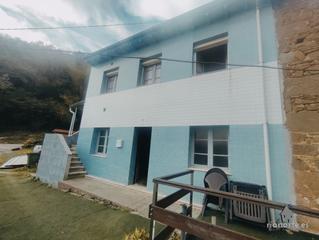 Casa a San Martín del Rey Aurelio. Casa rural de 2 plantas  con garaje y terreno. soleada.  infórme