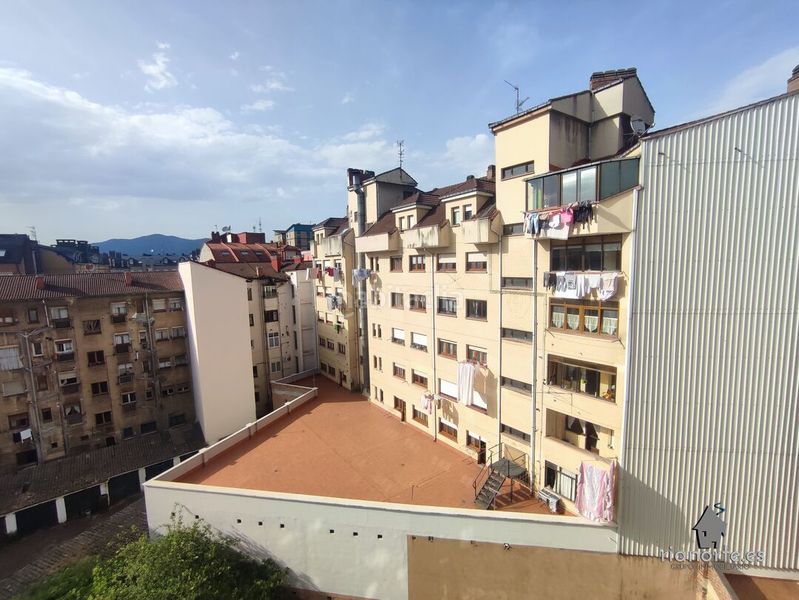 Foto 771346eb-408c-44d0-b8cd-d46e2d988333. Pis amb calefacció aparcament a La Felguera Langreo