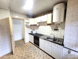 Appartamento  Calle josé maría jove y canella. Piso para reformar en sama, de tres dormitorios y dos baños.  co