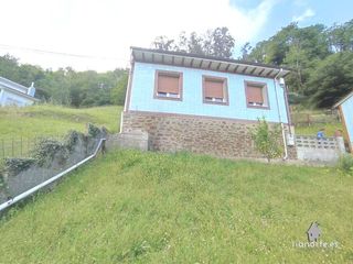 Casa  Avenida de la constitucion. Casa unifamiliar con 3 dormitorios y terreno en sotrondio. oport