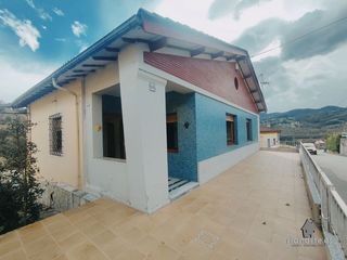Affitto Casa in Ciaño - Zona Rural. Casa unifamiliar con garaje y parcela cerrada.  infórmese !!