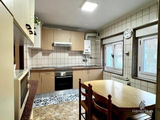Miete Etagenwohnung in La Felguera. Piso de dos dormitorios completamente amueblado al lado del parq