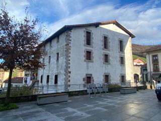 Casa  Herriko enparantza. Berástegi. venta de magnífica casa señorial de tipo unifamiliar