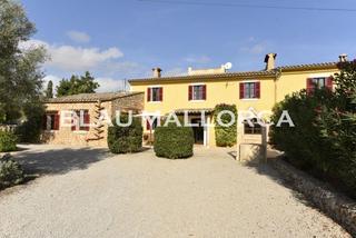 Masia a Felanitx Poble. Tradicional finca mallorquina de grandes dimensiones en felanitx