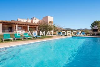 Masia a Costa dels Pins. Casa de campo en port verd con etv