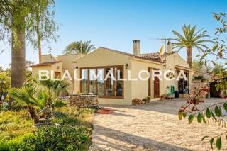 Masia a Son Servera Poble. Finca muy cuidada con bonito jardãn y piscina a 3 min. de la pla