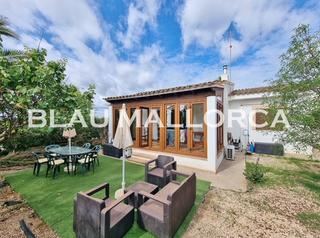 Maison jumelée à Sant Llorenç des Cardassar. Chalet mediterrãneo con licencia de alquiler turãstico en sa com