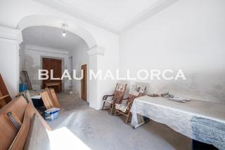 Casa aparellada a Felanitx Poble. Casa para reformar con mucho patio en felanitx