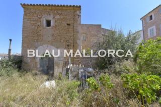 Finca rústica a Capdepera Poble. Solar urbano con casa a reformar
