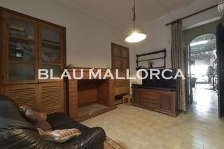Casa aparellada a Campos. Casa de pueblo con terraza en zona tranquila de campos