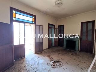 Doppelhaus in Manacor Centre. Casa con garage  local sobre avenida baix des cos.