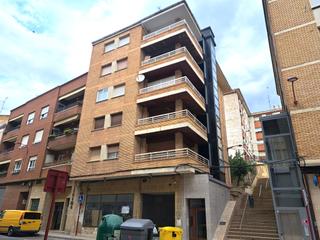 Appartement  Calle santa lucía. Gran oportunidad. haro. amplio piso con terraza en esquina en el