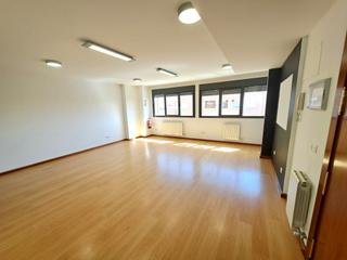 Oficina  Calle julián fernández ollero. Oportunidad. excelente oficina profesional en el precio de 85.00