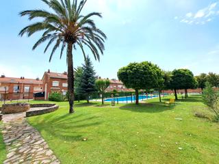Chalet  Calle san millán de la cogolla. Oportunidad. residencial aurora. amplio chalet adosado reformado