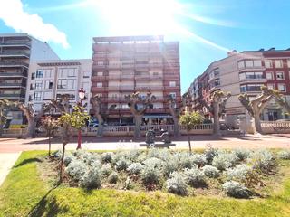 Appartement à Calle de la vega 41. En haro, en la calle de la vega, gran piso a reformar con amplia
