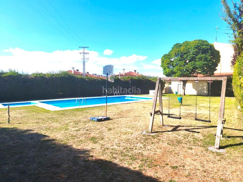 Foto 80802aaf-80b6-42da-a3b4-484f5cf45f44. Chalet oportunidad. . chalet adosado con terreno de 64 m2 y urbanización con piscina comunitaria en el precio de 168.800 €. en Cihuri