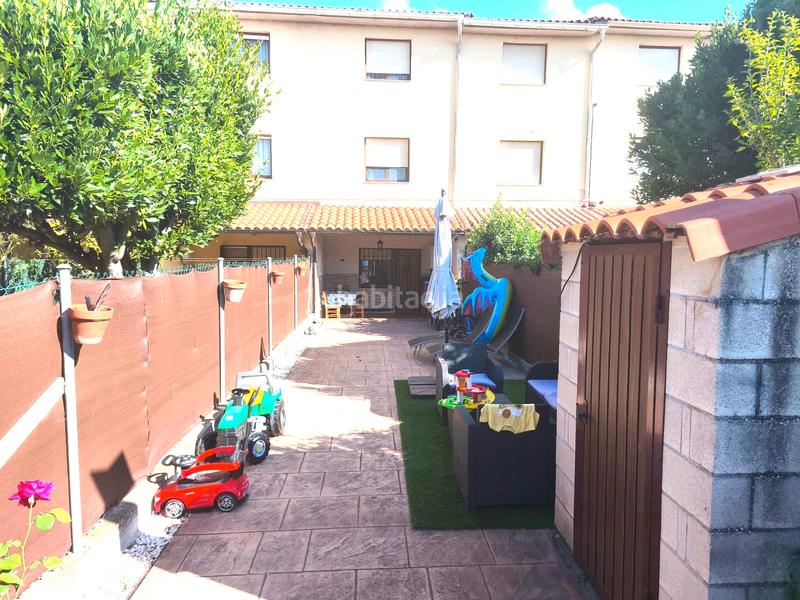 Foto a9ebacbf-06a0-4ebb-b936-bd7ae0f3ca2d. Chalet oportunidad. . chalet adosado con terreno de 64 m2 y urbanización con piscina comunitaria en el precio de 168.800 €. en Cihuri
