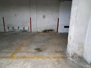 Aparcament cotxe  Avenida la rioja. Se vende plaza de garaje para coche pequeño o motos grandes en p