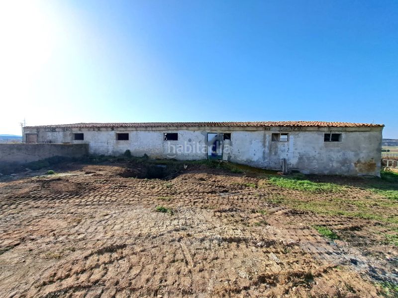 Foto cc8f5550-bdfb-4535-baef-1c6e62a2ed3c. Location bâtiment à usage industriel dans Haro