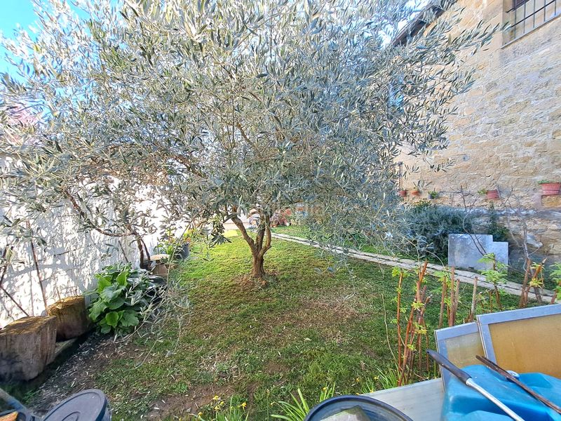 Foto 182d1529-3e27-4e09-9c0e-de245b8608d6. Casa aparellada amb xemeneia calefacció aparcament a Baños de Rioja