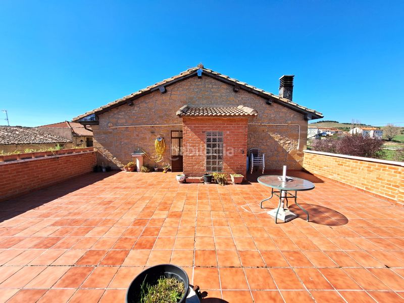 Foto 48e1a40d-f960-4f3e-935b-b277cd554197. Casa aparellada amb xemeneia calefacció aparcament a Baños de Rioja