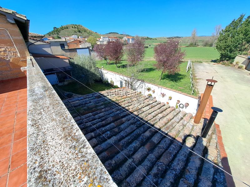 Foto 6d2c0a08-0920-4a7d-b37d-20ac31e8d243. Casa aparellada amb xemeneia calefacció aparcament a Baños de Rioja