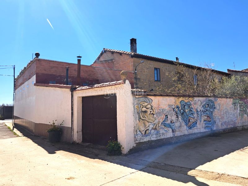 Foto 6ea64642-f8c7-49cb-bd01-1250187f513a. Casa aparellada amb xemeneia calefacció aparcament a Baños de Rioja