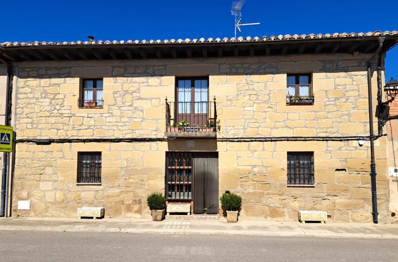 Foto 7ff6eb64-d56f-410b-b489-1595a9b7b06b. Casa aparellada amb xemeneia calefacció aparcament a Baños de Rioja