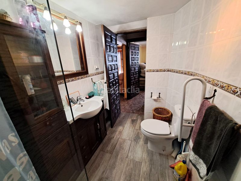 Foto 8b0cc866-fd56-46e7-985f-965d299ec717. Casa aparellada amb xemeneia calefacció aparcament a Baños de Rioja
